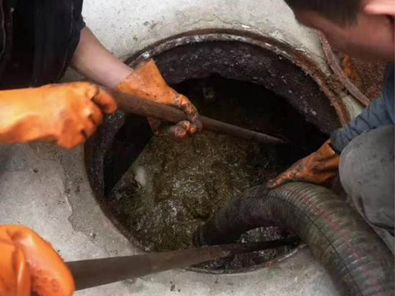 怀宁清理化粪池时如何避免沼气的危害?